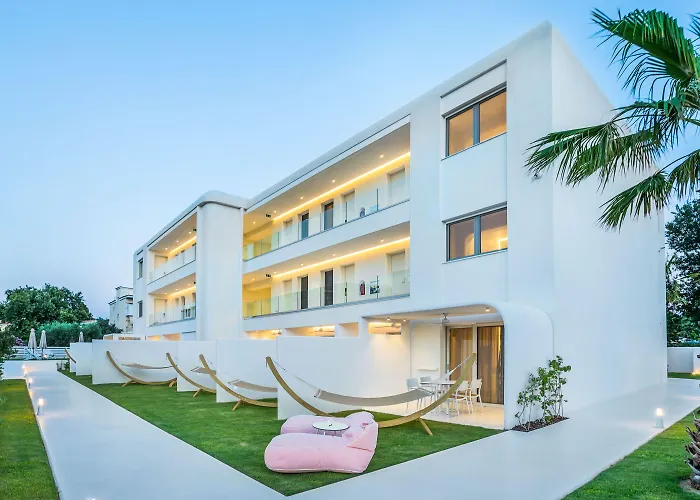 Cocoοns & Отель