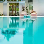 Cocoοns & Otel Fourka