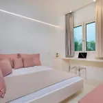 Cocoοns & Otel *