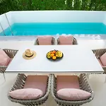 Cocoοns & Otel