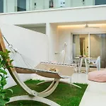 Cocoοns & Otel *