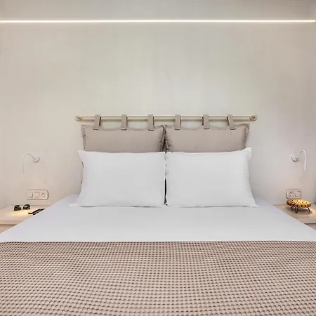 Отель Cocoοns &