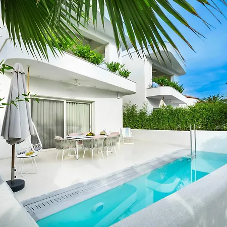 Cocoοns Luxury & *