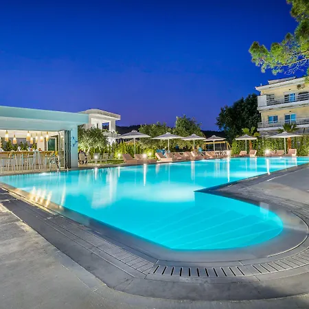 Cocoοns Luxury & Hotel