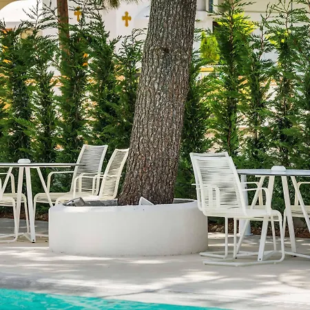 Cocoοns Luxury & Hotel Fourka