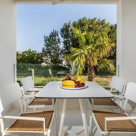 Cocoοns Suites&Villas Fourka Fourka