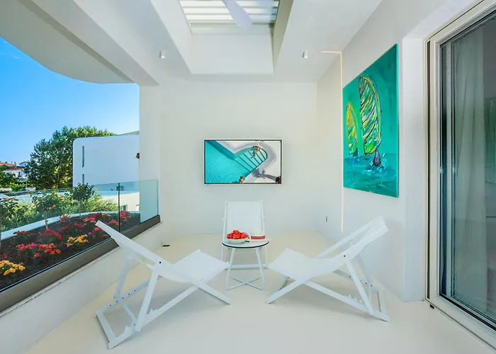 Cocoοns & Отель