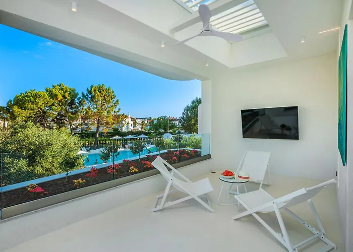 Cocoοns & Отель Фурка