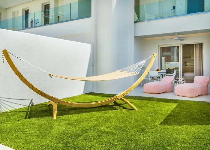 Cocoοns & Отель Фурка