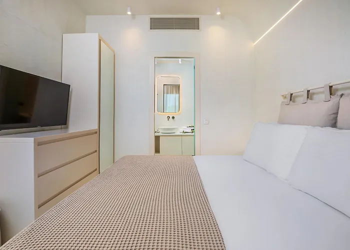 Отель Cocoοns &