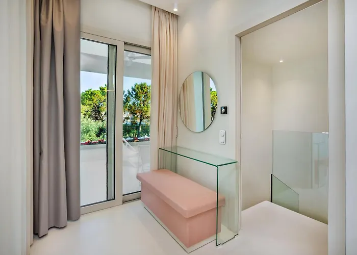 Cocoοns & Отель