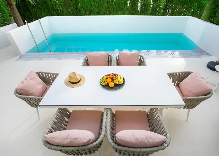 Cocoοns & Отель