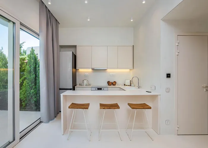 Cocoοns & Отель