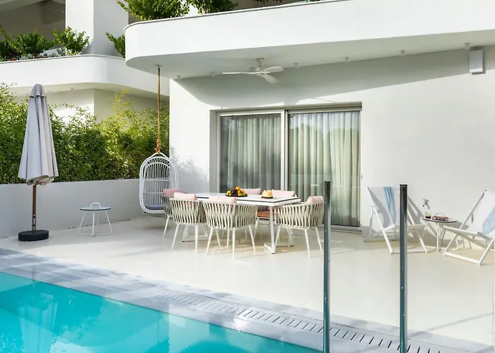 Отель Cocoοns &