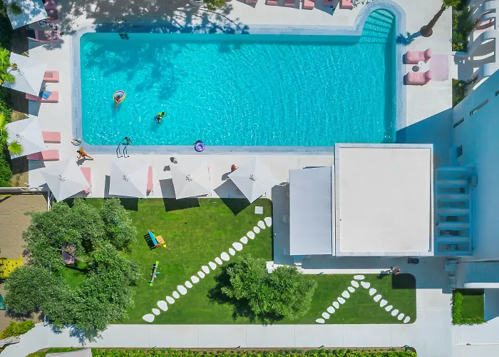 Cocoοns & Otel Fourka