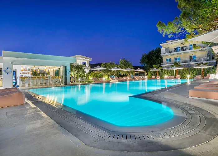 Cocoοns & Отель