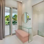 Cocoοns & Hotel