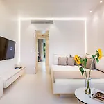 Cocoοns & Hotel *