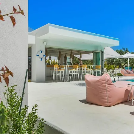 Cocoοns Luxury & Hotel Fourka