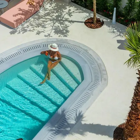 Cocoοns Luxury & Hotel *