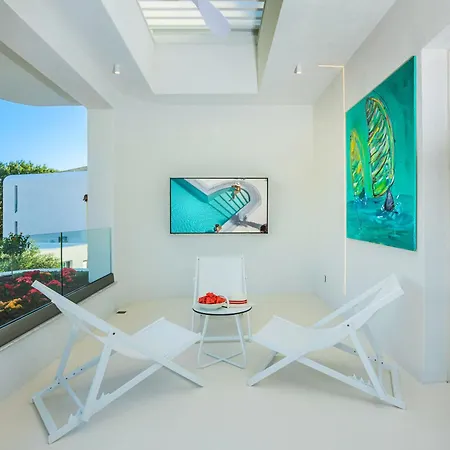 Cocoοns Luxury & Hotel