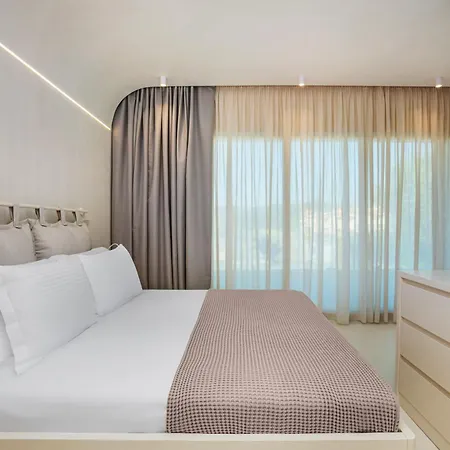 Cocoοns Luxury & Hotel *