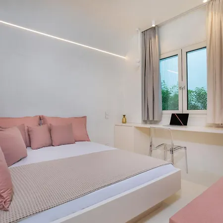 Cocoοns Luxury & Hotel *