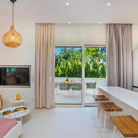 Hotel Cocoοns Luxury & Fourka