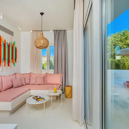 Cocoοns Luxury & Hotel *