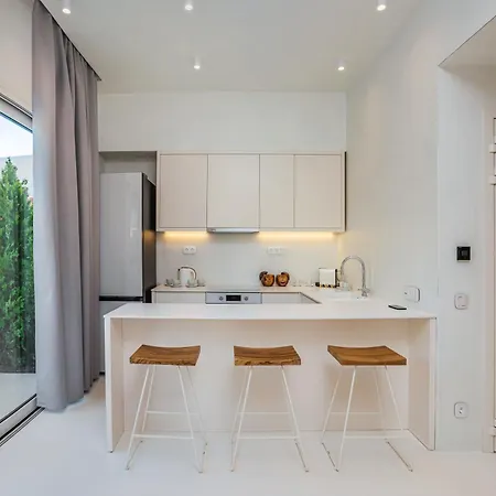 Cocoοns Luxury & Hotel