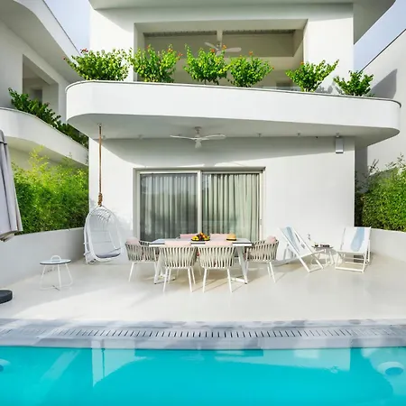 Cocoοns Luxury & * Fourka