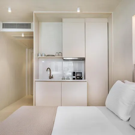 Cocoοns Luxury & * Fourka