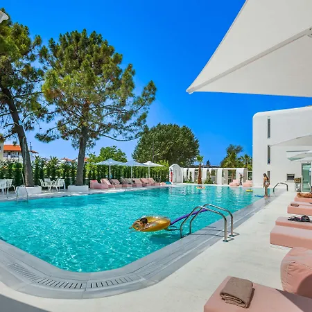 Cocoοns Luxury & * Fourka