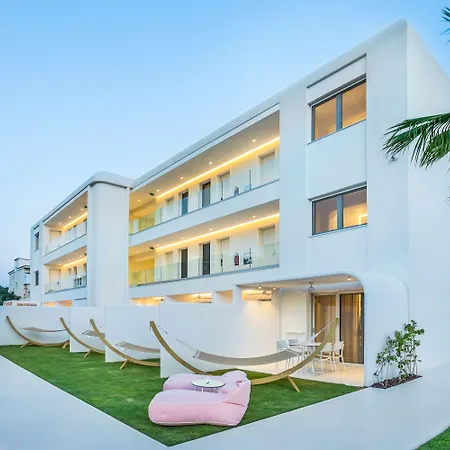 Cocoοns Luxury & Hotel