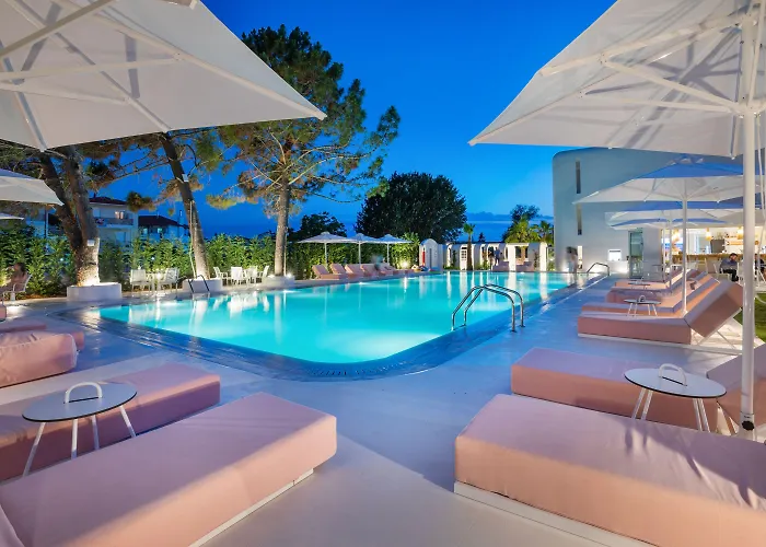 Cocoοns & Ξενοδοχείο *